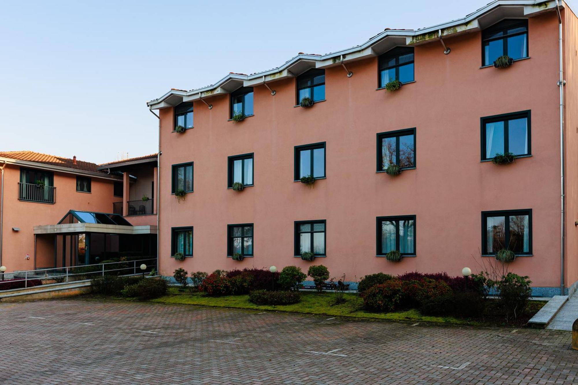 Hotel Villa Delle Rose - Malpensa Oleggio Exterior photo